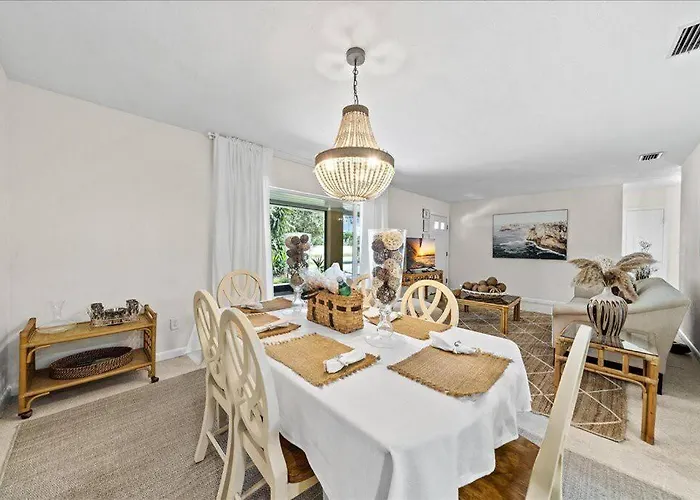 Coastal Chic Home, Walk To Beach