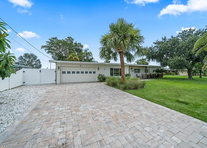 The Cocoa Plum - A Quiet Riverfront Pool Home Near Beach